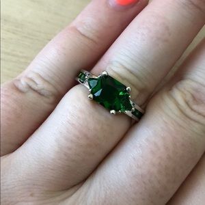 Emerald green fashion ring size 6 silver tone